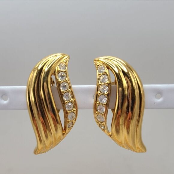 Avon Swirl rhinestone earrings, clip on - Picture 1 of 3